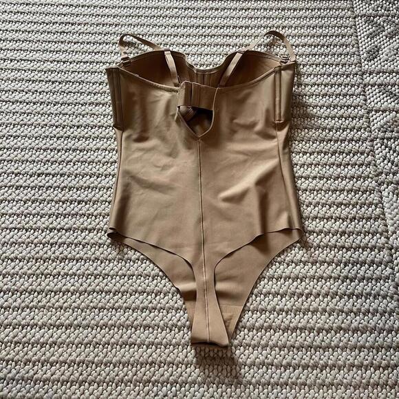 Skims Body Underwire Thong Bodysuit - Picture 6 of 6